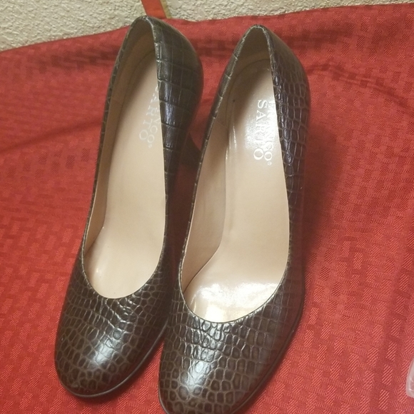 Barely worn designer heels, size 9 - Picture 4 of 8